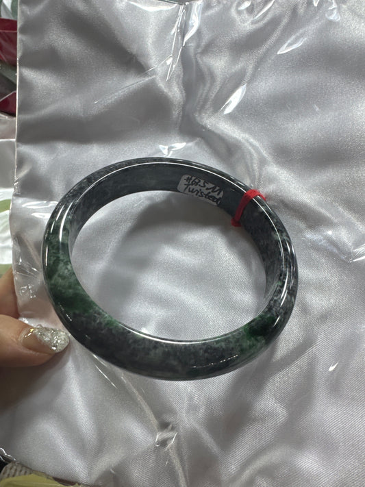 Twisted M link 24 12.29🎄